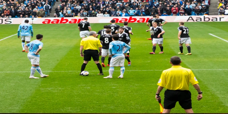 Có nhiều lý do khiến trọng tài quyết định thổi phạt gián tiếp